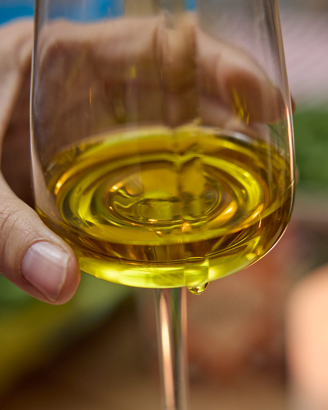 Olio extravergine di oliva: quanto consumarne al giorno e perché sceglierlo anche al mattino