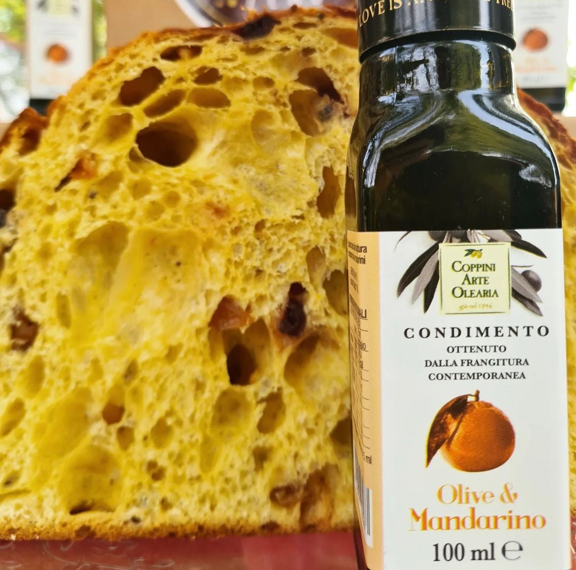 Pfirsich- und Schwarzkirsch-Panettone mit Mandarinenöl 